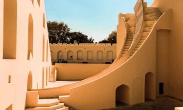 Golden Triangle with Varanasi Luxury Tour