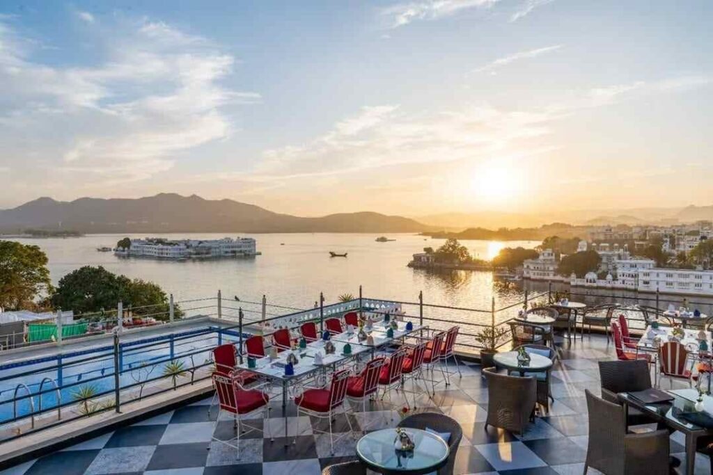 Udaipur skyline at sunset - Reflections on the lakes and royal palaces
